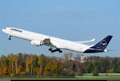 D Aihi Airbus A340 642 Lufthansa Martin Nimmervoll Jetphotos