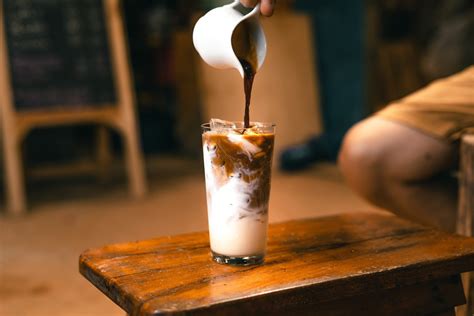 Es Kopi Susu Gula Aren Seenak Buatan Kafe Mudah Banget Bikinnya
