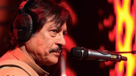 Singer Attaullah Khan Esakhelvi Undergoes A Surgery Hip