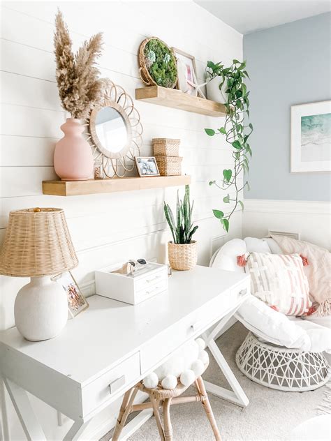 How To Decorate A Coastal Themed Beachy Bedroom Heather Krout