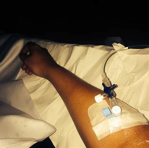 Lauren Goodger Rushed To Hospital After Collapsing Posts Picture Hooked Up To A Drip Mirror