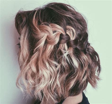 7 Cute Short Curly Hairstyles For Date Night
