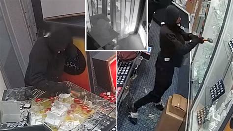 Logan Hyperdome Jewellers Robbed Cctv Released As Police Search For Bandits Au