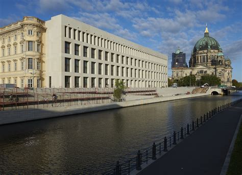 The foundation stone was laid by president joachim gauck in a ceremony on 12 june 2013. A dicembre 2020 apre l'Humboldt Forum di Berlino | Artribune