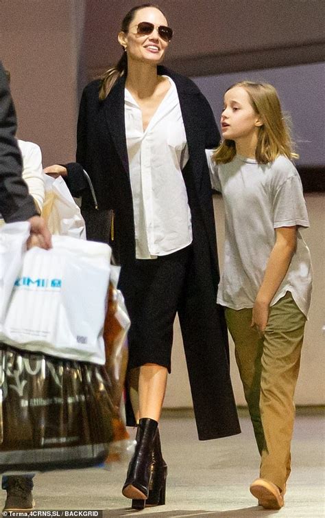 Angelina Jolie Takes Twins Knox And Vivienne Out Christmas Shopping Angelina Jolie Angelina