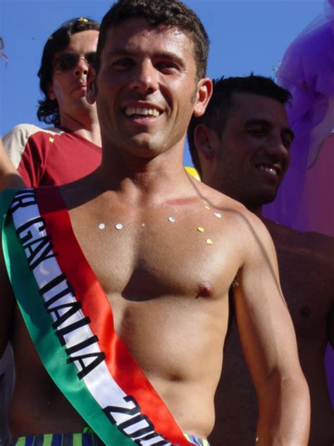 File Mister Gay Italia Al Gay Pride Di Bari Wikimedia Commons