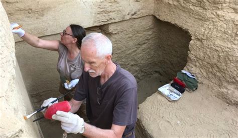 archaeologists have found the tomb of an ancient egyptian official who died 4 300 years ago
