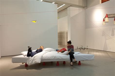 Triangular bed