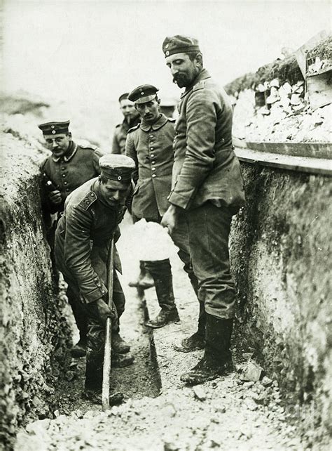 Wwi Soldiers Digging Trenches By Bettmann