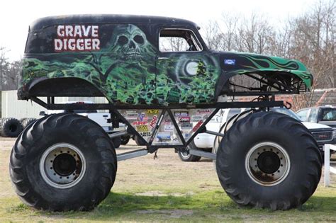 Who Drives Grave Digger Monster Truck Rosia Trahan
