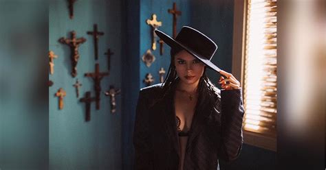 Скачивай и слушай michelle andrade mozgi amor и michelle andrade хватит свистеть на zvooq.online! Мишель Андраде клип Аста ла виста 2018 - смотреть видео - «ФАКТЫ»