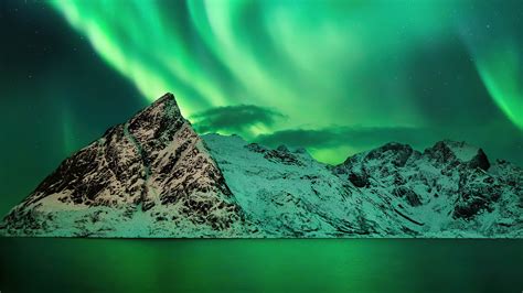 2560x1440 Aurora Season Mountains 1440p Resolution Hd 4k Wallpapers