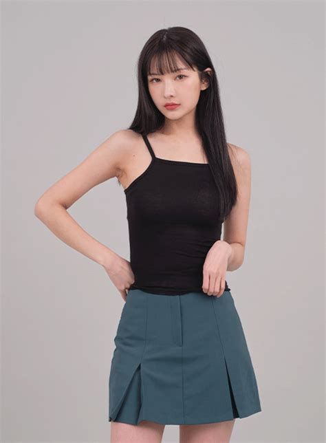 halter neck cami c2701 asian fashion female fashion wearing black halter neck solid black
