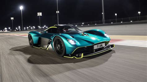 Aston Martin Tests Fahrberichte aktuelle Neuvorstellungen Erlkönige