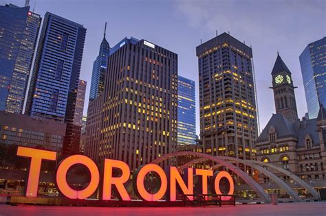 Explore Top Travel Attractions In Toronto At Holiday Trip India Imagine