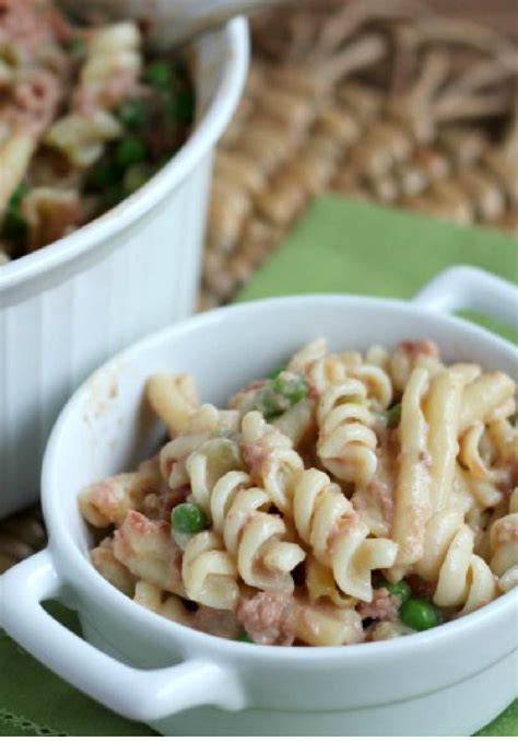Corned beef noodle casserole with spinach and cheese. Corned Beef and Noodles Casserole - There's no law that says corned beef must be served with ...
