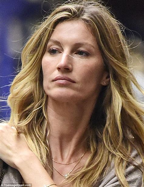 Gisele Bundchen Seems To Have An Off Day With Minimal Makeup In Nyc Daily Mail Online