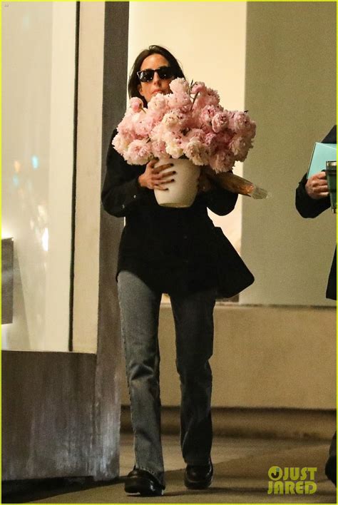 Brad Pitt Sent Girlfriend Ines De Ramon Flowers On Valentines Day