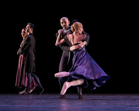 Review Les Ballets Trockadero De Monte Carlo At The Joyce Theater