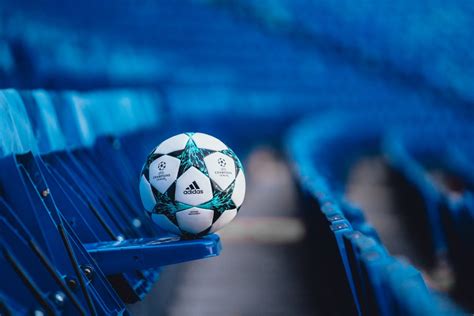 The final six uefa champions league group stage places will be filled on tuesday and wednesday. Officiële adidas Champions League wedstrijd voetba ...