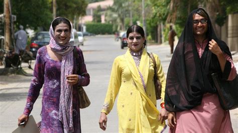 Pakistan S Transgender Community Cautiously Welcomes Marriage Fatwa