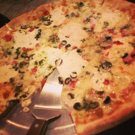 Yelps Top 10 Pizza Places In New Rochelle Do You Agree New