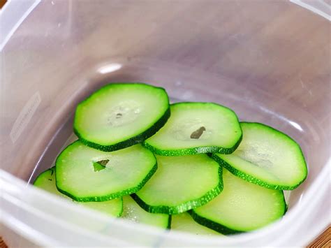 If you are using large squash, remove the seedy pulp and save only the firmer flash. How to Freeze Zucchini: 12 Steps (with Pictures) - wikiHow