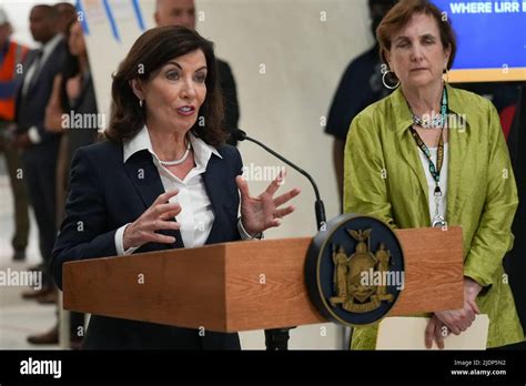 New York Ny 20220531 Le Gouverneur De New York Kathy Hochul Annonce Grand Central Madison Où