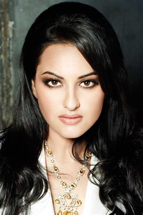 Sonakshi Sinhas Cleanser Costs Less Than Rs 100 And Is The Perfect Travel Sized Bottle Vogue