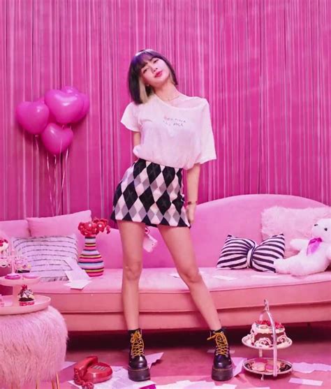5 Awesome Lisa Blackpink Pink Outfit Cup K Pop