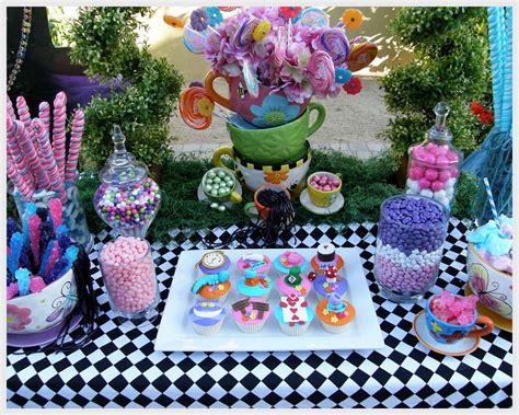 Using playing cards, rabbits and tea cups, you can have a set of decorations that really stand out. Alice in Wonderland, Mad Tea Party, Candy Buffet Birthday ...