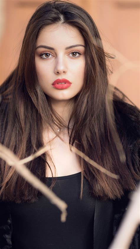 Download 750x1334 Wallpaper Red Lips Brunette Pretty Girl Model