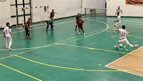 La storia dello stemma del taranto scelto dai tifosi: Futsal: Coppa Divisione, una New Taranto da sogno batte ...