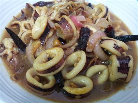 Terdapat beberapa cara potongan daging sotong yang sangat terkenal iaitu hirisan membulat atau bergelung, hirisan memanjang dan masakan seekor. Buat Permata Hati Ku....: Sotong Masak Cili Kering