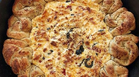 Cheesy Pizza Dip With Garlic Knots Recipe Pizza Dipping Recipes