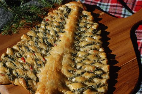Before christmas dinner, keep your guest satisfied with any one of these christmas appetizer recipes including dips, spreads, crudites, toasts we have great christmas appetizer ideas, including dips, spread and finger food recipes. Christmas Tree Spinach Dip | Recipe in 2020 | Spinach dip ...