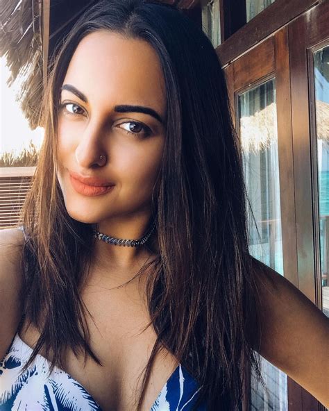 Sonakshi Sinha Shares Gorgeous Throwback Picture See Her Hottest Photos On Instagram News18