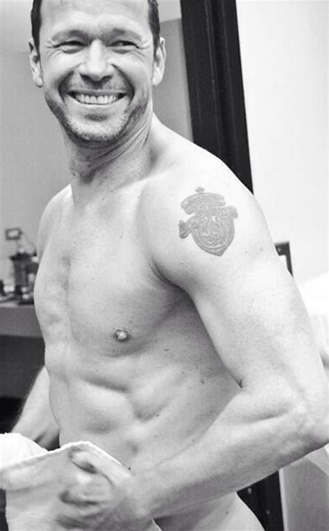 Naked Donnie Wahlberg Shows Off Six Pack