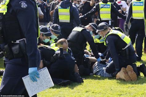 Cops Swarm On Anti Lockdown Protesters In Melbourne For Freedom Day Rally Daily Mail Online