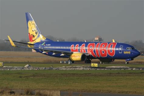 Tui will wieder stärker in seine airlines investieren: Tui Fly "Haribo"in Düsseldorf - Flugzeug-bild.de
