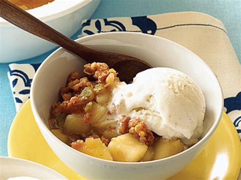 Pear Ginger Crisp With Crumbly Streusel Recipe Sunset Magazine