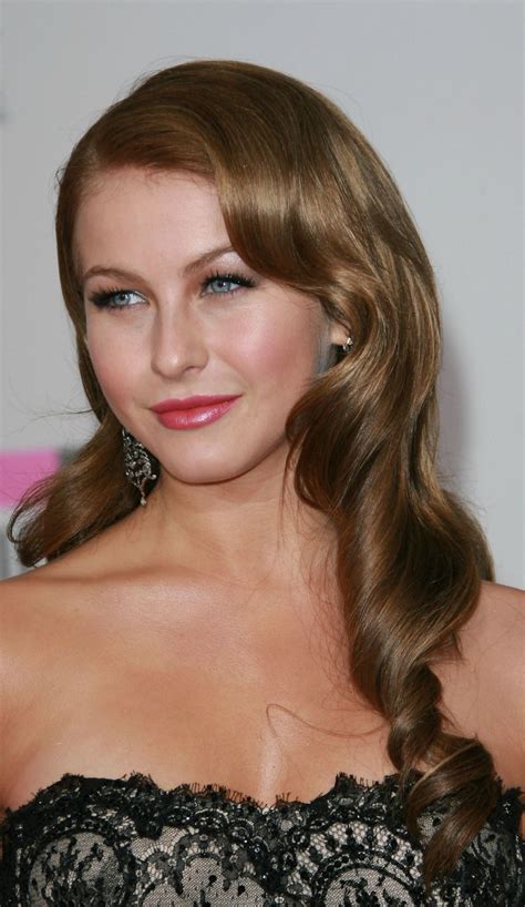 Comb the hair to remove any tangles. 31 Gorgeous Photos of Julianne Hough's Hair | Mom Fabulous