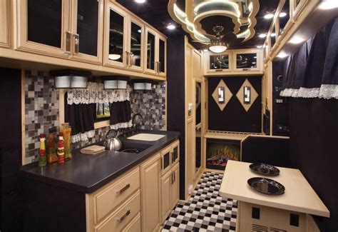 See Inside Luxurious Sleeper Truck