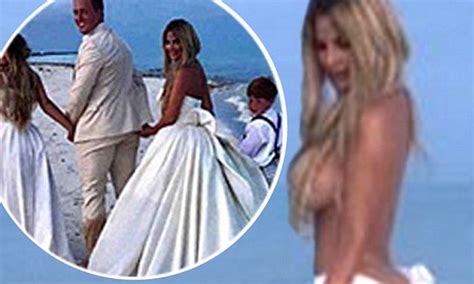 Kim Zolciak Goes Topless After Vow Renewal Ceremony Daily Mail Online