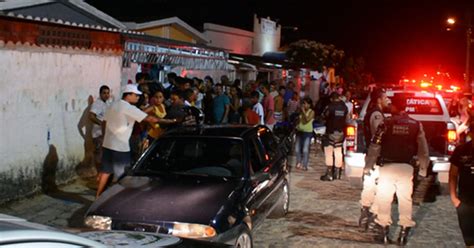 🚨relatos de tiro em vários bairros de macaé🚨. G1 - Tiroteio em frente a igreja deixa feridos em João ...