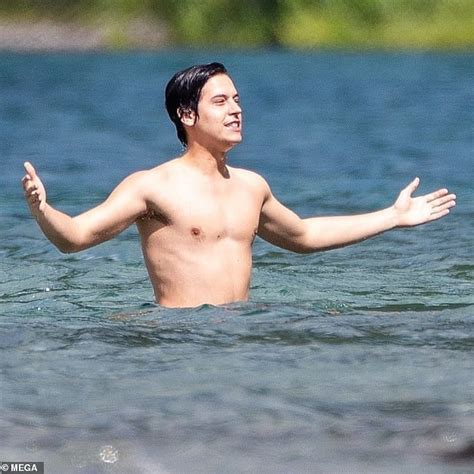 Alexis Superfan S Shirtless Male Celebs Cole Sprouse Shirtless On