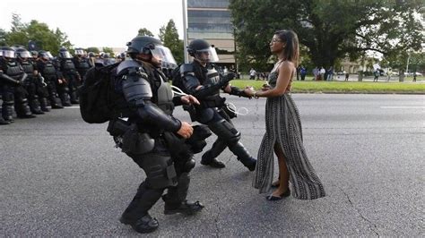 Ieshia Evans Is The Woman In That Iconic Baton Rouge Protest Arrest Image Everyone Is Sharing
