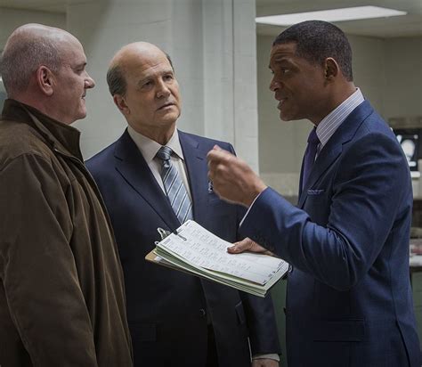 concussion 2015 movie review cinecelluloid