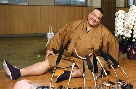 Sumo Wrestler Kisenosato Becomes First Japanese Grand Champion In