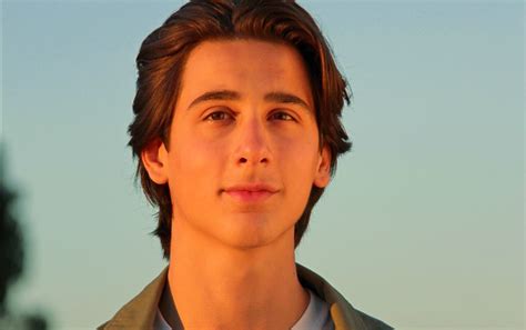 O ator lino facioli, que estrela o menino no espelho (foto: Ator brasileiro que ajudou a escolher rei de Westeros em ...